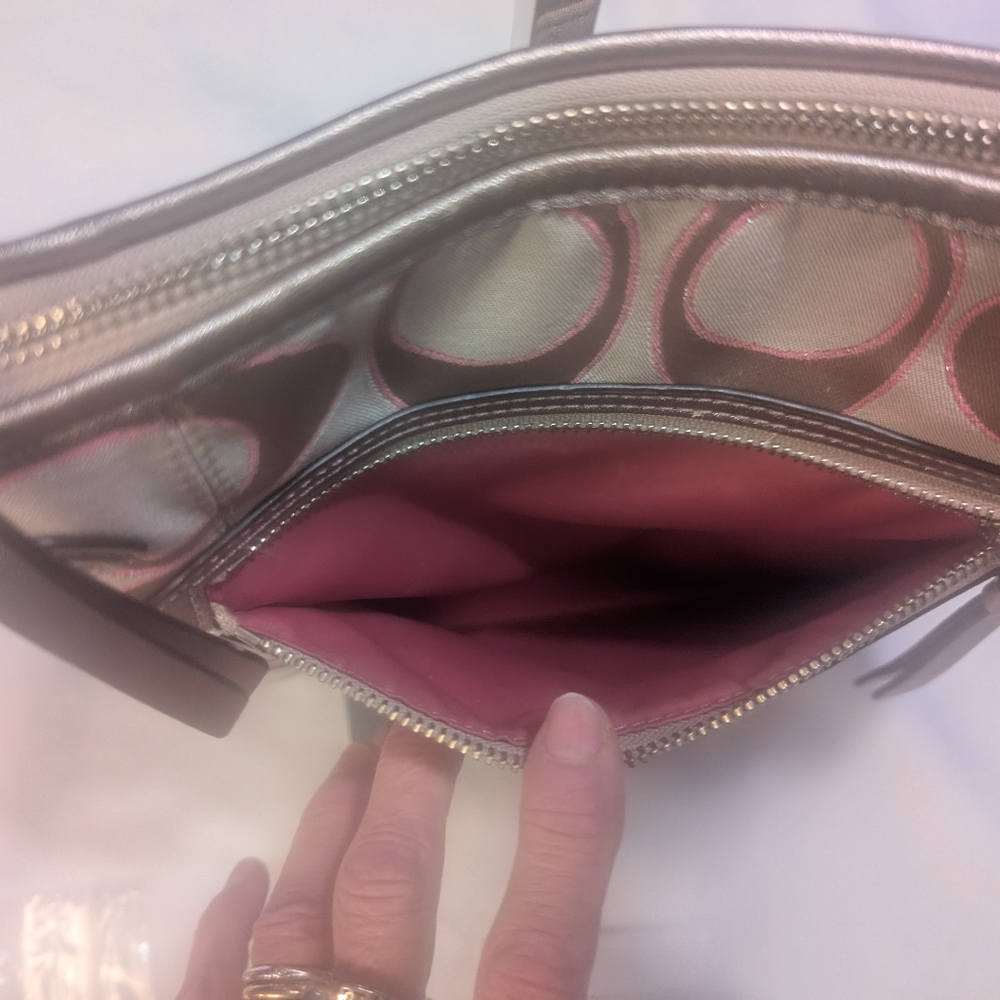 Coach Poppy Cream and pink crossbody bag 💕 - Picture 15 of 16